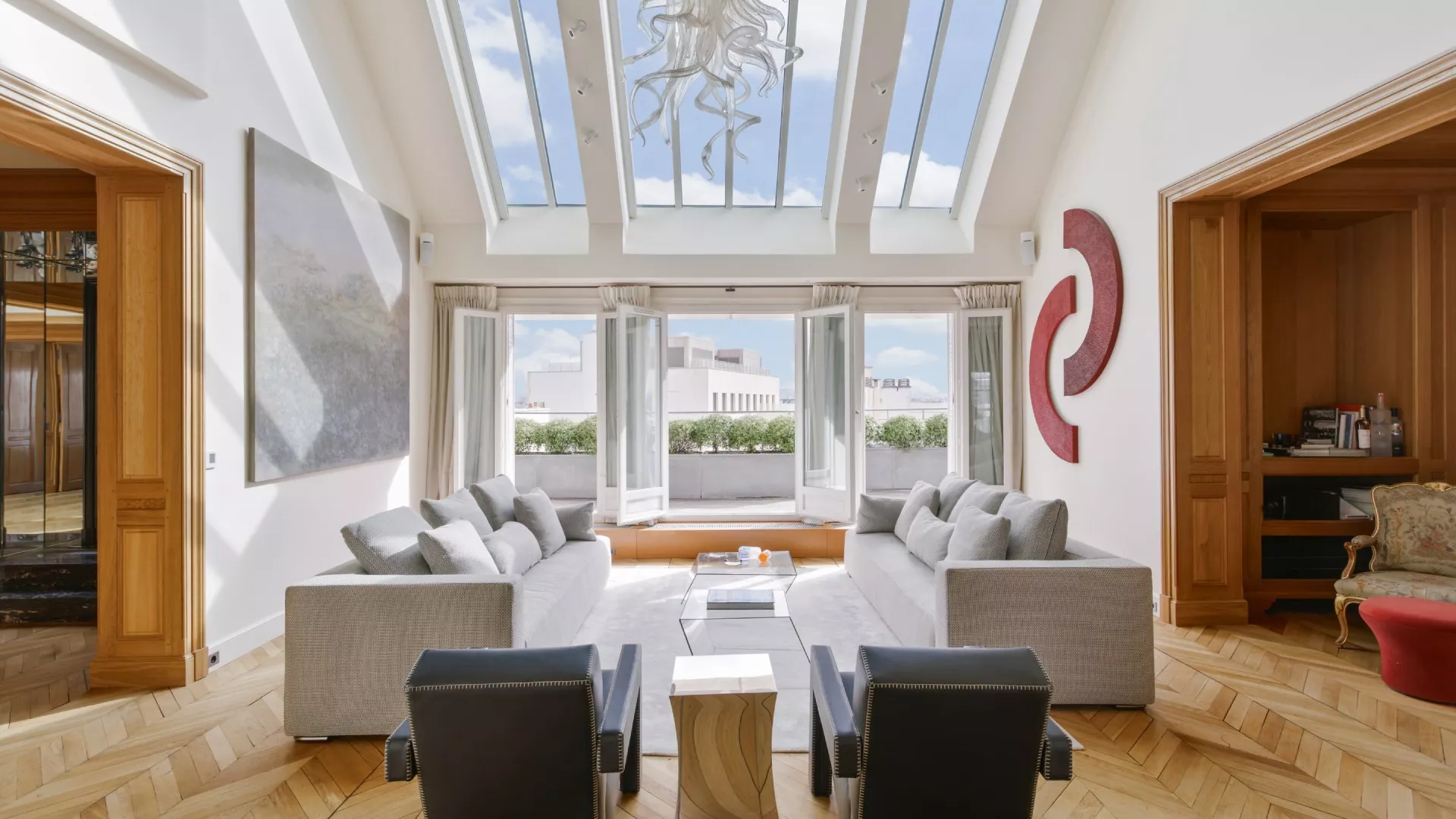 Penthouse that looks like an artist's studio