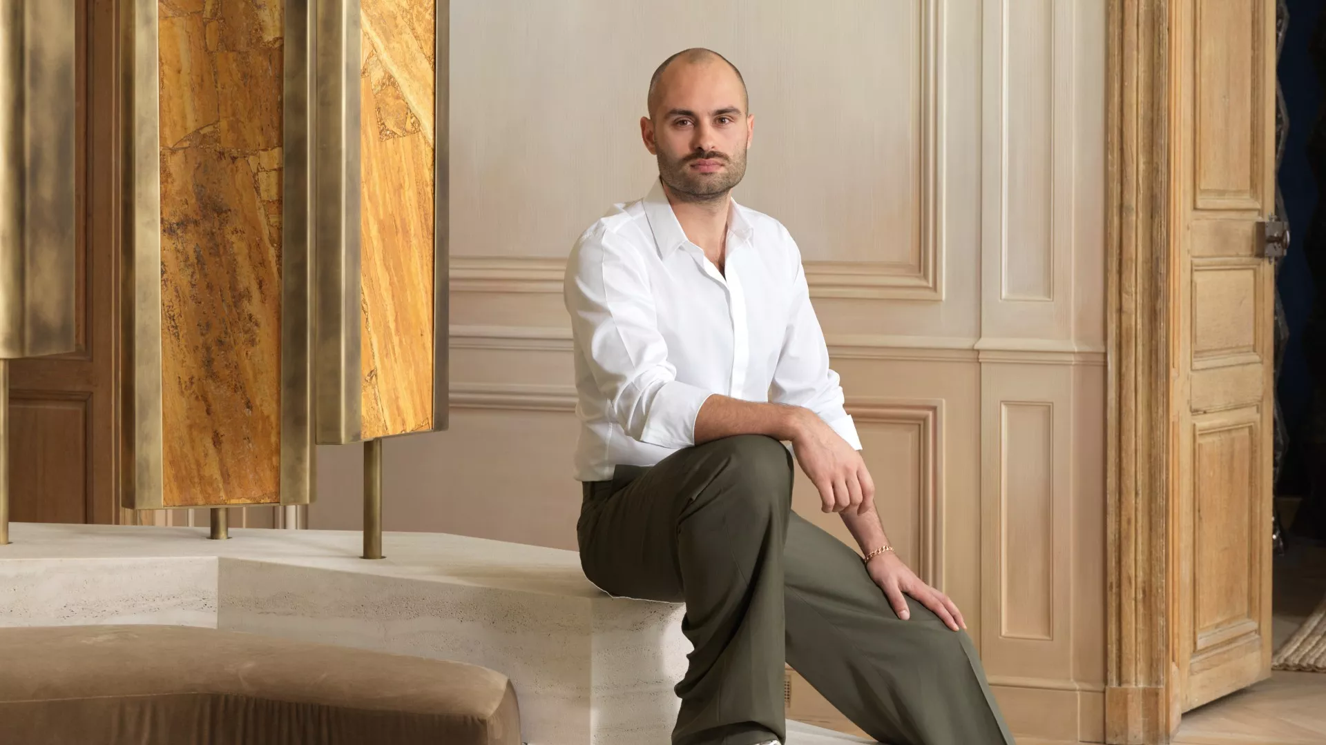 Photo of a Haussmannian apartment renovated by Hugo Toro