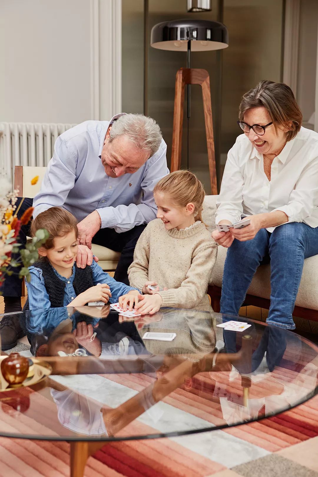 Grands-parents avec leurs petits enfants qui ont confié leur projet de vente de bien immobilier en viager à Junot