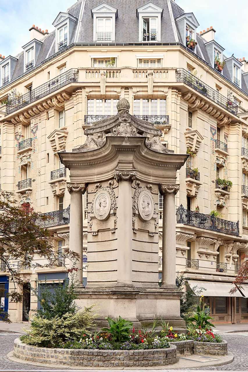 Professional premises available for sale at Junot Professional Premises