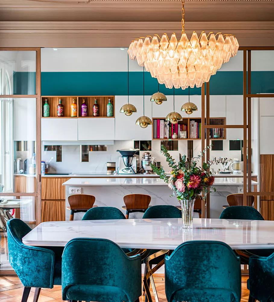 Solon et salle à manger d'un appartement ultra-luxe en vente par Junot Fine Properties