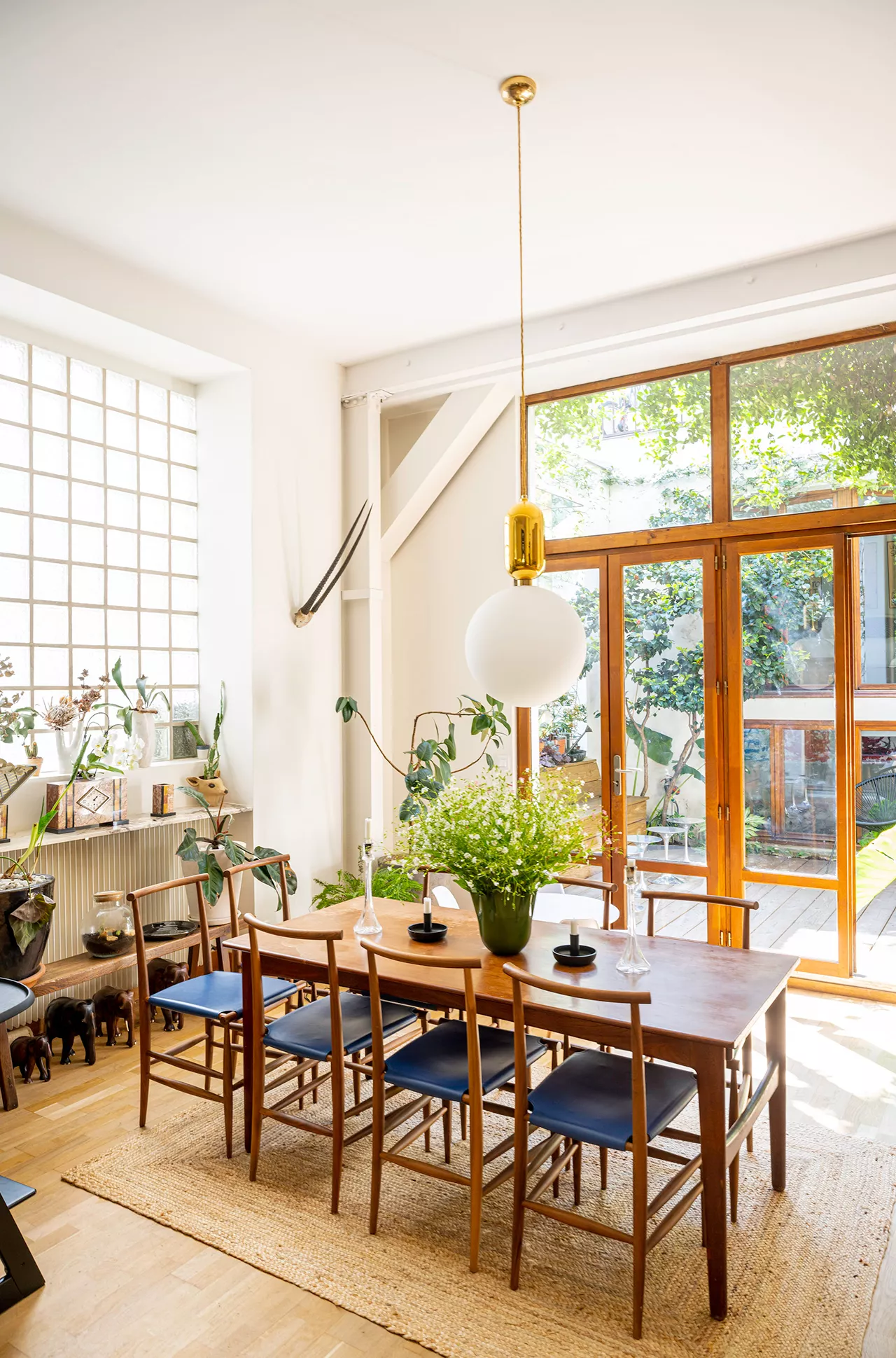 Luxury apartment with garden in Paris for rent with Junot Location & Gestion