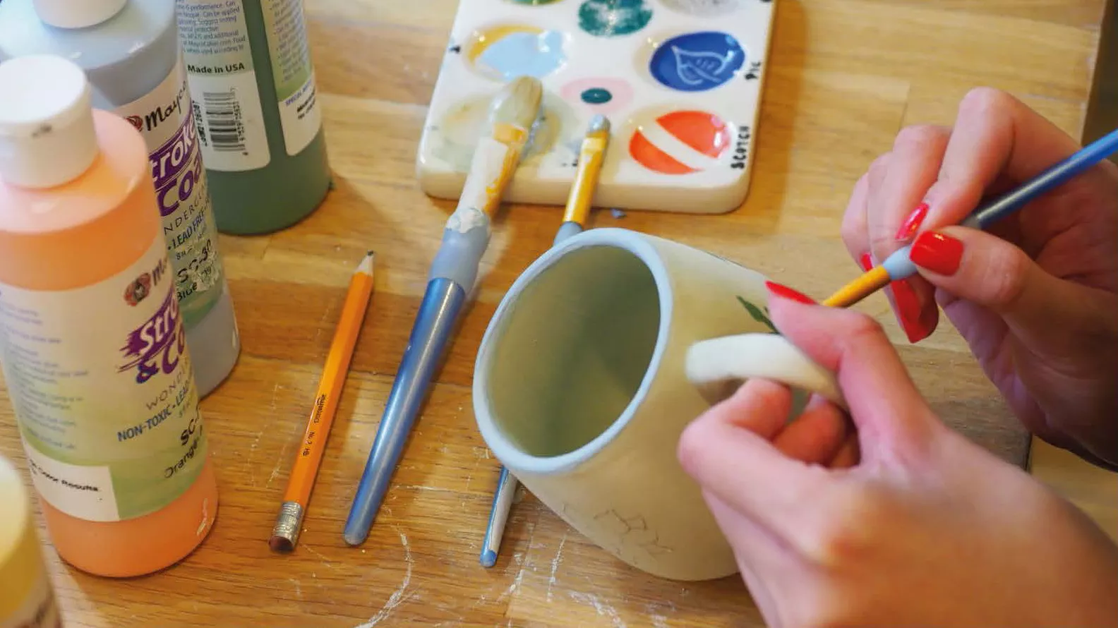 loisir créatif papoterie peinture sur tasse à Paris