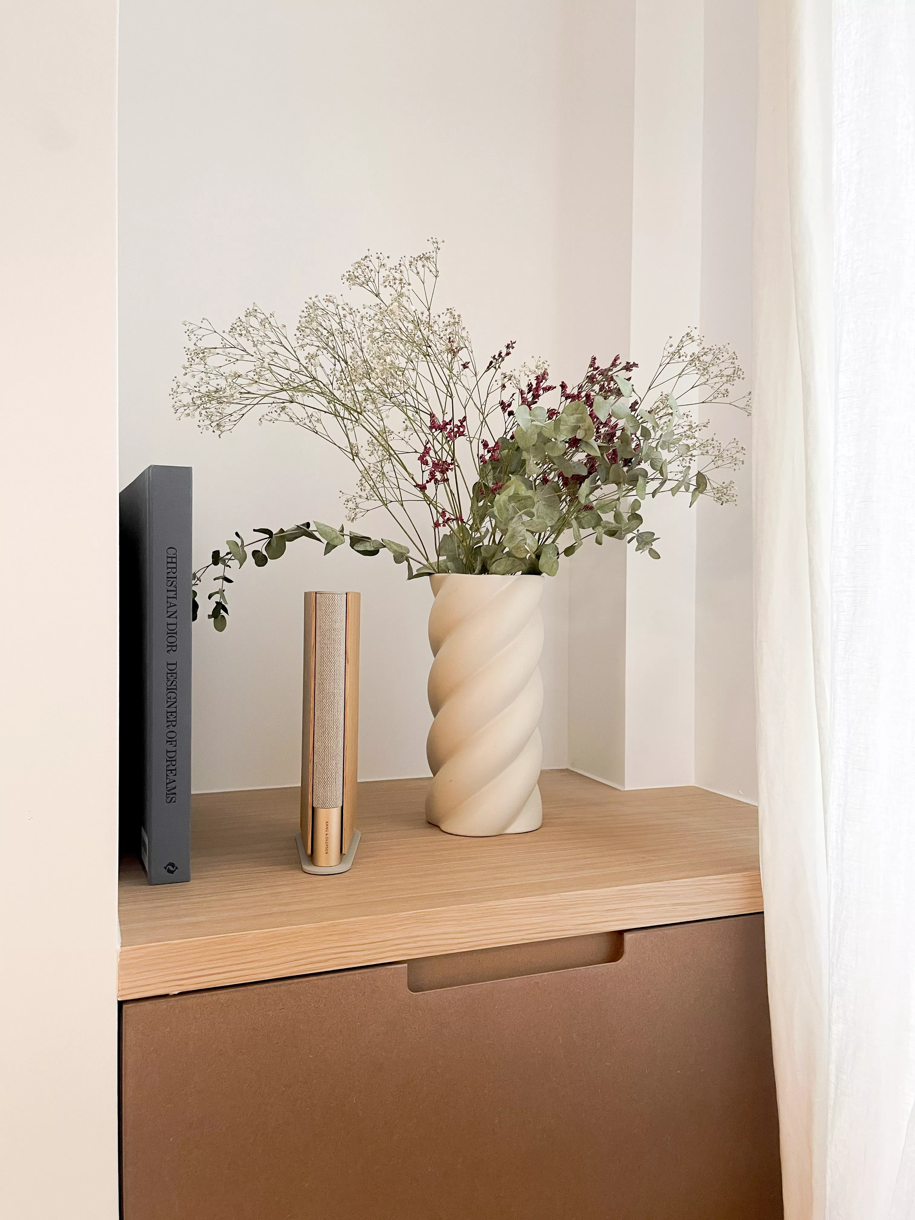 Decorative elements in a luxury apartment sold by Junot