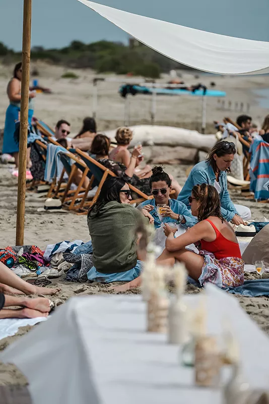 Equipe Junot sur la plage lors d'un séminaire Junot